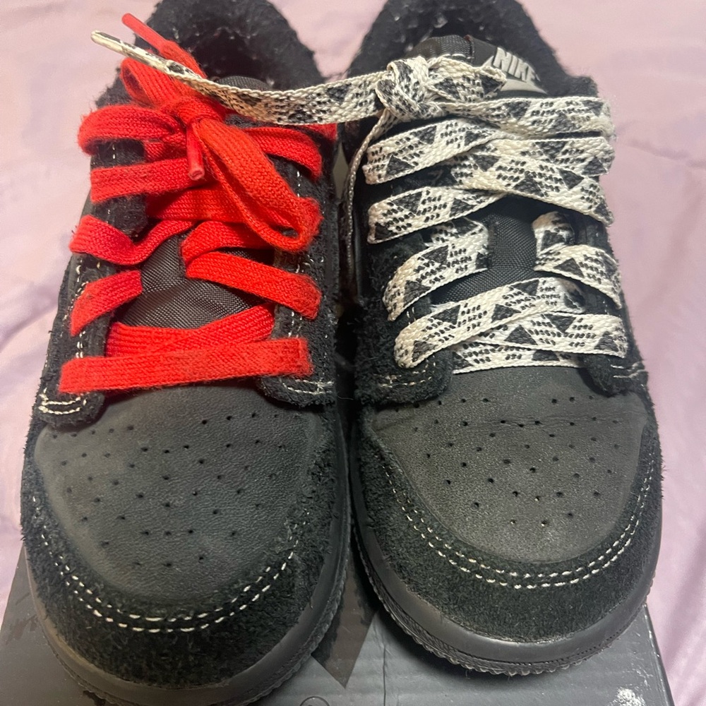 Travis Scott Jordan 1 Retro Black phantom